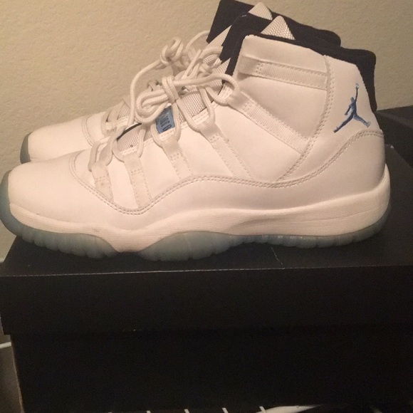 Retro 11 - Picture 2 of 4
